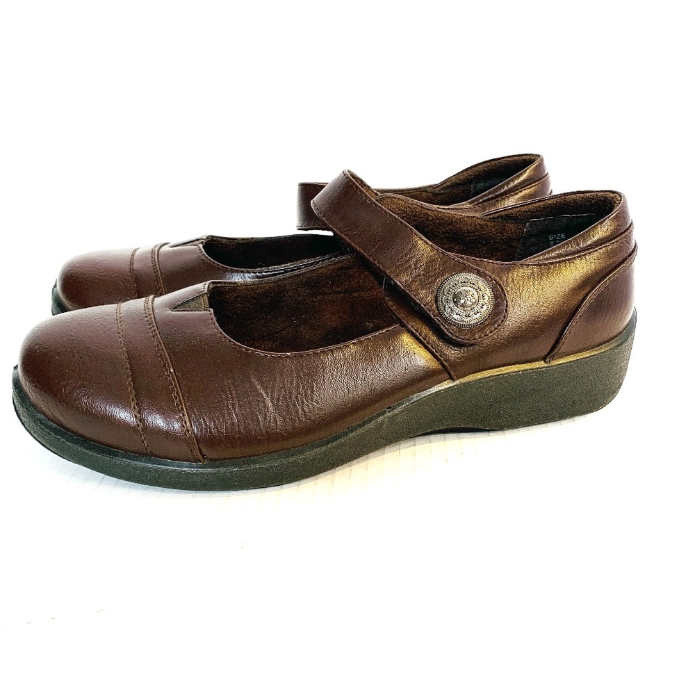 INGARO‎ Brown Leather Mary Jane Womens Tina Shoes Size 10M  Button Strap Comfort